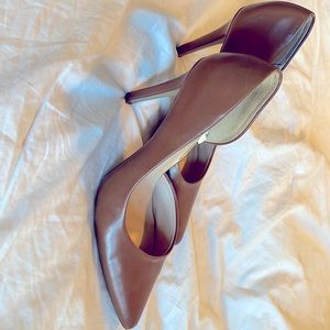 Super classy 8.5 Merona High Heel!!